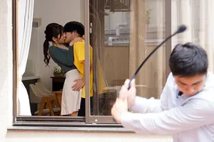 Tôi đã lắp một chiếc camera trong phòng con gái tôi để theo dõi quá trình ôn thi đại học của cháu. Có lẽ cô ấy đang chịu quá nhiều áp lực và tôi bắt gặp cô ấy đang thủ dâm.