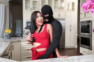 FC2PPV-3067885 Thân hình không thiên thần にチンコこすりつけまくってから生 Creampie しセックス!