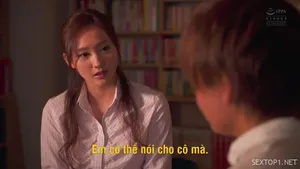 Cặp đôi khiêu dâm chuyên nghiệp đam mê show diễn, khoe mặt và sự cám dỗ của lụa đen, lời nói dâm dục, quan hệ bằng miệng, con cặc to, để cậu bé ra vào