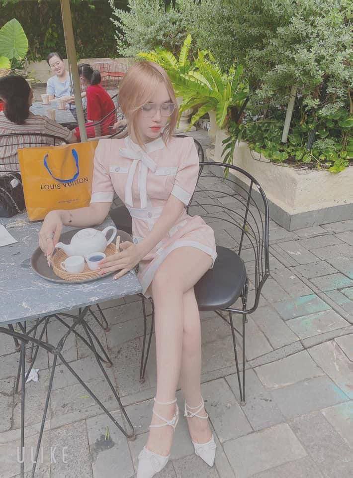Bé thỏ xinh đẹp và cái lồn hồng hào mọng nước