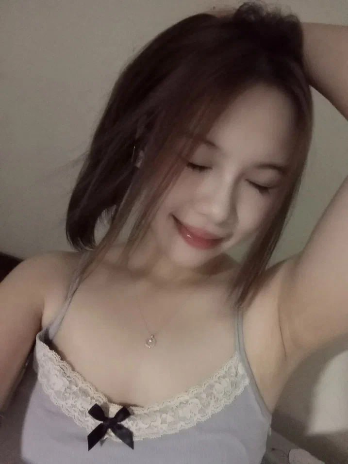 Thủ dâm bị bố dượng phát hiện và cái kết sướng lồn