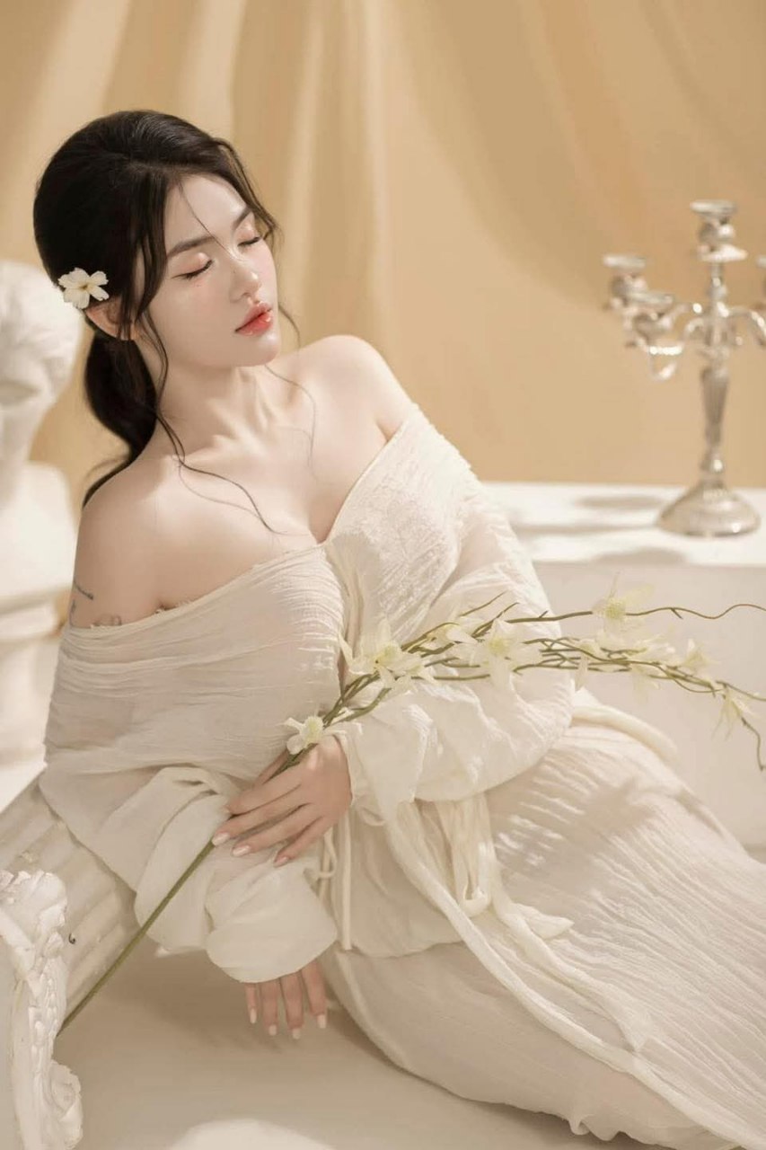 Dâm đãng cục thịt vơi cặp mông to tròn cùng chiếc âm đạo đẹp
